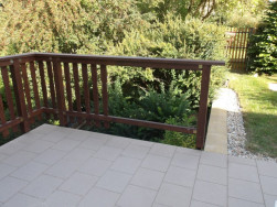 Na spodní a horní dřevěnou lať jsme textovými šrouby připevnili jednotlivá balkonová prkna