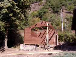 S&iacute;la stěny chaty Kukka je 40 mm