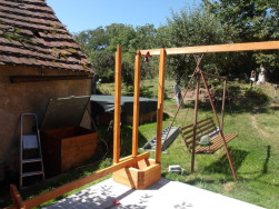 Rohov&eacute; dřevěn&eacute; truhl&iacute;ky na pop&iacute;nav&eacute; rostliny nemaj&iacute; dno