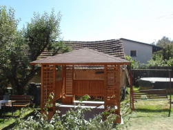 Zahradn&iacute; alt&aacute;n VL48 je dostatečně těžk&yacute; a nen&iacute; třeba jej k podkladu nijak kotvit