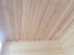 Vnitřn&iacute; prostor sauny byl ponech&aacute;n v př&iacute;rodn&iacute;m proveden&iacute;