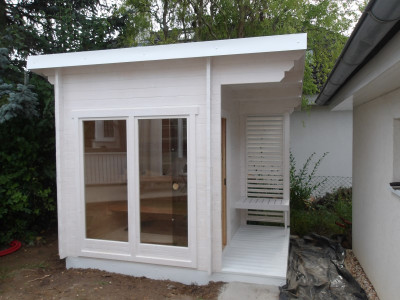 Venkovní sauna Tampere S s bočním vchodem a krytou teráskou