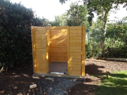 S&iacute;la stěny zahradn&iacute;ho domku je 28 mm