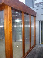 Hlavn&iacute; konstrukce pergoly byla vyrobena z KVH lepen&yacute;ch smrkov&yacute;ch hranolů