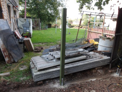 Kotven&iacute; plotov&yacute;ch sloupků do zabetonovan&yacute;ch H &uacute;chytů