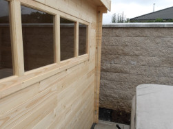 Chatu jsme dovybavili ventilačn&iacute;mi mř&iacute;žkami a z&aacute;větrn&yacute;m setem