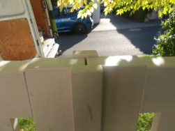 Detail klapačky ze smrkov&eacute;ho hranolu 2,5 x 5 cm