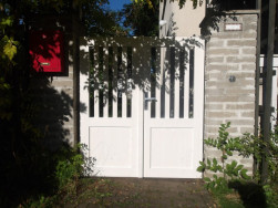 Nov&aacute; branka byla vyrobena přesně na m&iacute;ru mezi dva vyzděn&eacute; sloupky