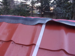 Mont&aacute;ž hřeben&aacute;če