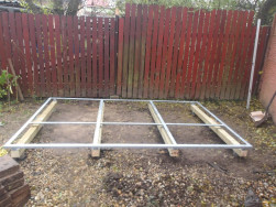 Podlaha ps&iacute;ho kotce by měla b&yacute;t v naprost&eacute; rovině