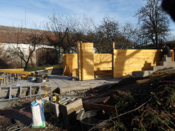 Složen&iacute; jednotliv&yacute;ch stěn gar&aacute;že je jednoduch&eacute; a rychl&eacute;