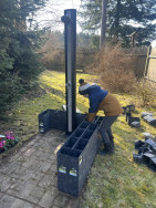 Se stavbou z&aacute;stěny k zahradn&iacute; spr&scaron;e mohou pom&aacute;hat i děti