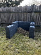 Kompost&eacute;r z Flexi truhl&iacute;ků lze postavit do jak&eacute;koliv v&yacute;&scaron;ky