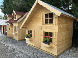 Flexi truhl&iacute;ky doplněn&yacute; dětsk&yacute; domeček