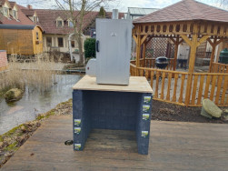 Pln&aacute; ud&iacute;rna je pěkně těžk&aacute;, ale konstrukce z Flexi kostek to vydrž&iacute;