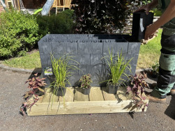 Z truhl&iacute;ků od firmy Kasko lze postavit vyv&yacute;&scaron;en&yacute; z&aacute;hon na zahradu nebo terasu