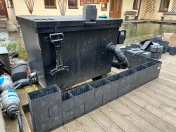 Z&aacute;stěnu jsme stavěli k jez&iacute;rkov&eacute; filtračn&iacute; jednotce