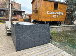 Na dvoustrannou z&aacute;stěnu jsme použili cca 115 Flexi kostek