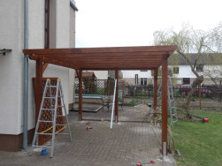 Dřevěn&aacute; zahradn&iacute; pergola bez zastře&scaron;en&iacute; je velmi pěkn&yacute; estetick&yacute; prvek do každ&eacute; zahrady