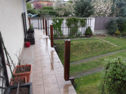 Dřevěn&eacute; kryty původn&iacute; kovov&eacute; konstrukce jsme vyrobili z hranolů 9 x 9 cm
