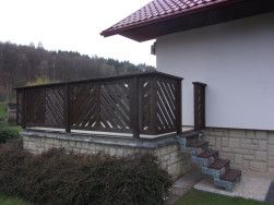 Balkonov&eacute; z&aacute;stěny jsme vyrobili v atypick&eacute;m rozměru