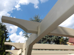 Detail ozdobn&eacute;ho zakončen&iacute; př&iacute;čn&eacute;ho r&aacute;hna