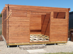 Podkladn&iacute; ro&scaron;t jsme sestavili na 24 kusů v&yacute;&scaron;kově staviteln&yacute;ch zemn&iacute;ch vrutů Bayo.s