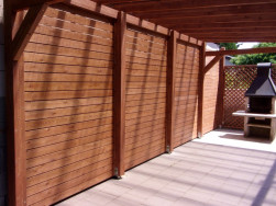 Zadn&iacute; kryc&iacute; stěna z palubek rhombus 95x19 mm
