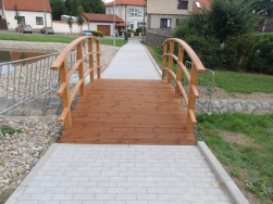 Povrchov&aacute; &uacute;prava ve třech vrstv&aacute;ch lazurou Tikkurila Valti