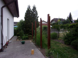 Po ukotven&iacute; hlavn&iacute;ch stojek je třeba připevnit i pozednici