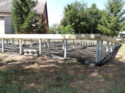 V zadn&iacute; č&aacute;sti jsme zemn&iacute; vruty museli prodloužit o 50 cm
