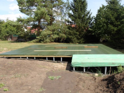 Ochrana nosn&eacute;ho ro&scaron;tu před samotnou mont&aacute;ž&iacute; chaty s př&iacute;stavkem