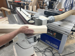 V&yacute;roba ozdobn&eacute; bočn&iacute; dřevěn&eacute; vzpěry na na&scaron;&iacute; truhl&aacute;rně