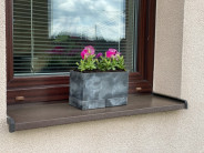 kasko-truhlik-na-parapet