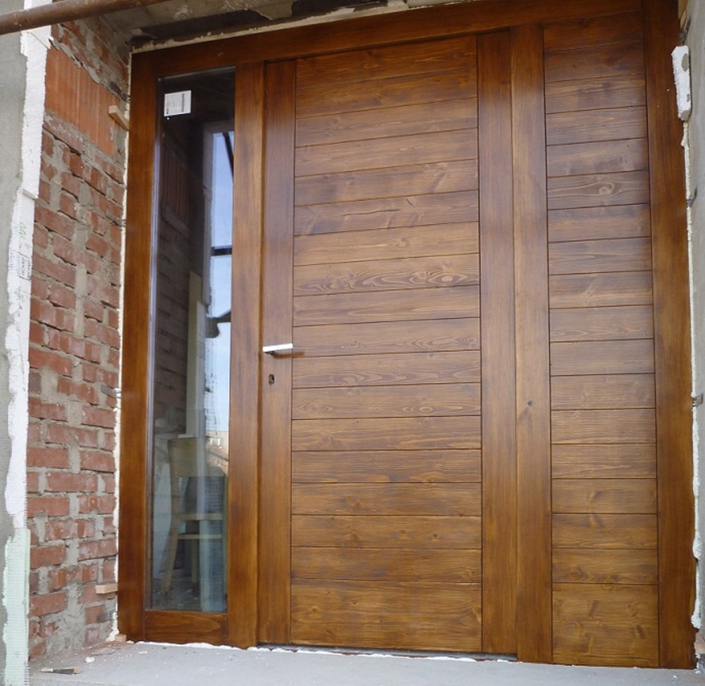 Vchodove drevene dvere do domu - Okná a dvere